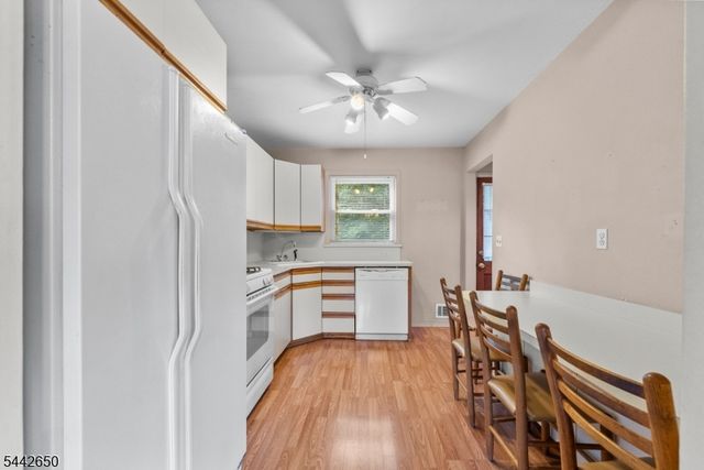 33 Walter Dr, Bloomingdale Boro, NJ 07403