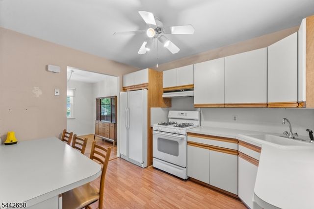 33 Walter Dr, Bloomingdale Boro, NJ 07403