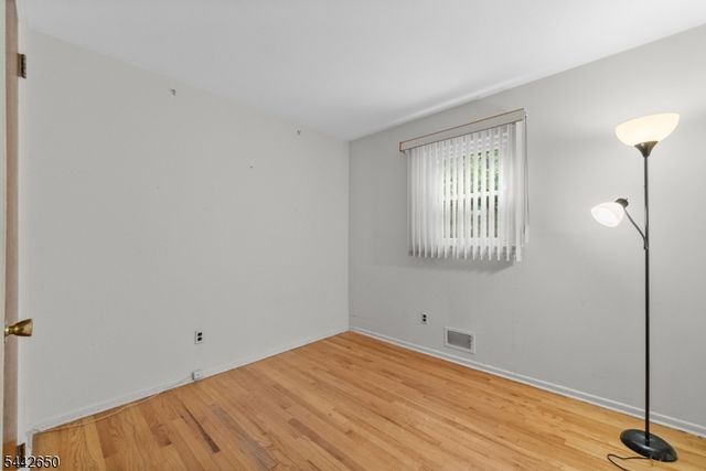33 Walter Dr, Bloomingdale Boro, NJ 07403