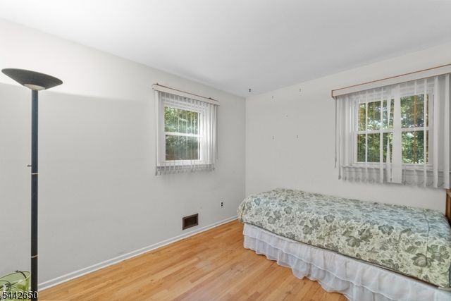 33 Walter Dr, Bloomingdale Boro, NJ 07403