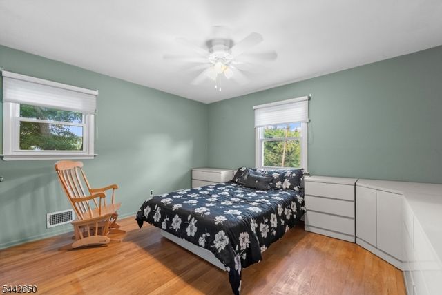 33 Walter Dr, Bloomingdale Boro, NJ 07403