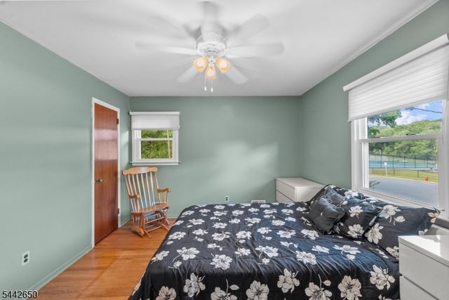 33 Walter Dr, Bloomingdale Boro, NJ 07403