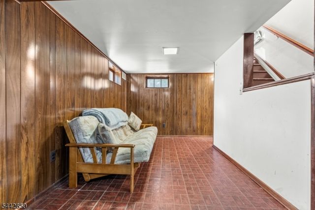 33 Walter Dr, Bloomingdale Boro, NJ 07403