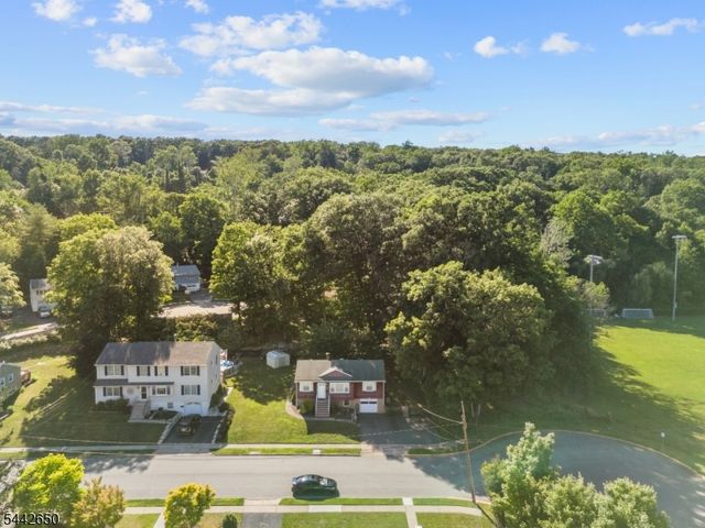 33 Walter Dr, Bloomingdale Boro, NJ 07403