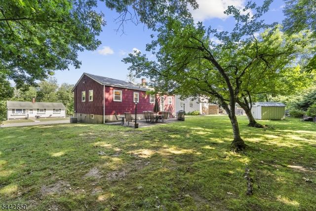 33 Walter Dr, Bloomingdale Boro, NJ 07403
