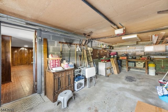 33 Walter Dr, Bloomingdale Boro, NJ 07403