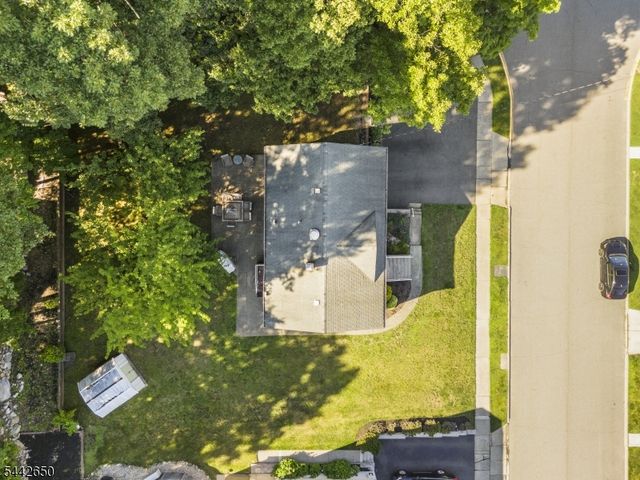33 Walter Dr, Bloomingdale Boro, NJ 07403