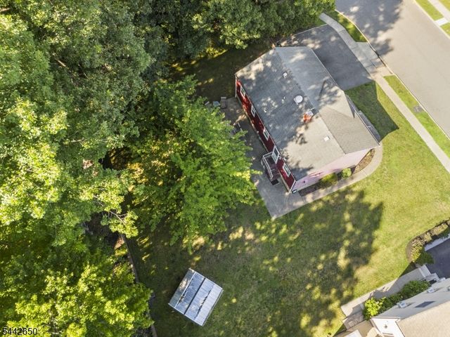 33 Walter Dr, Bloomingdale Boro, NJ 07403
