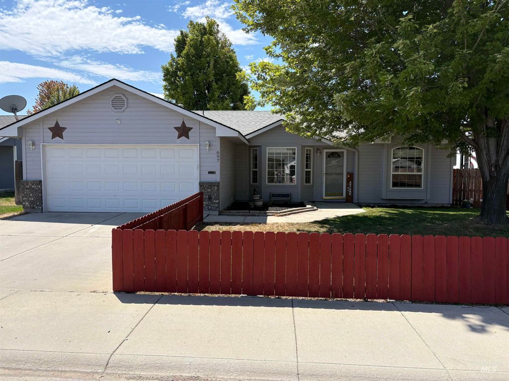 697 N Brownfield, Meridian, ID 83642
