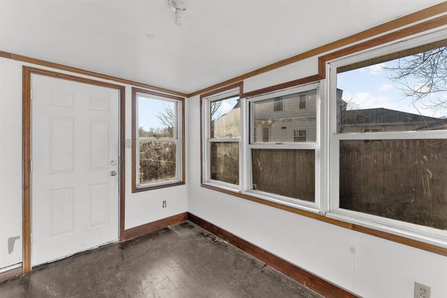 2202 Pershing Boulevard, Clinton, IA 52732