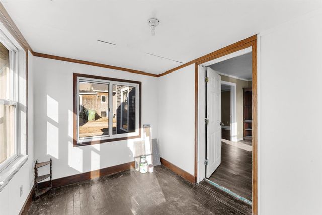 2202 Pershing Boulevard, Clinton, IA 52732