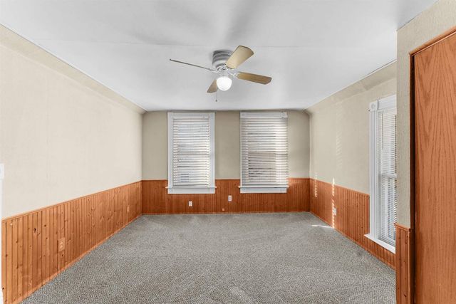 2202 Pershing Boulevard, Clinton, IA 52732