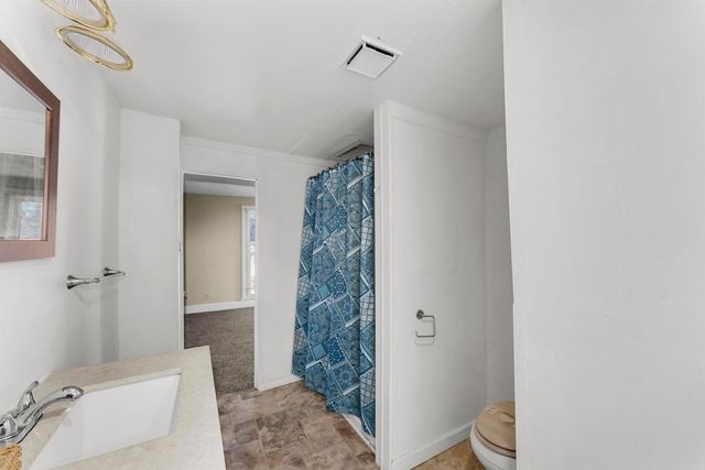 2202 Pershing Boulevard, Clinton, IA 52732