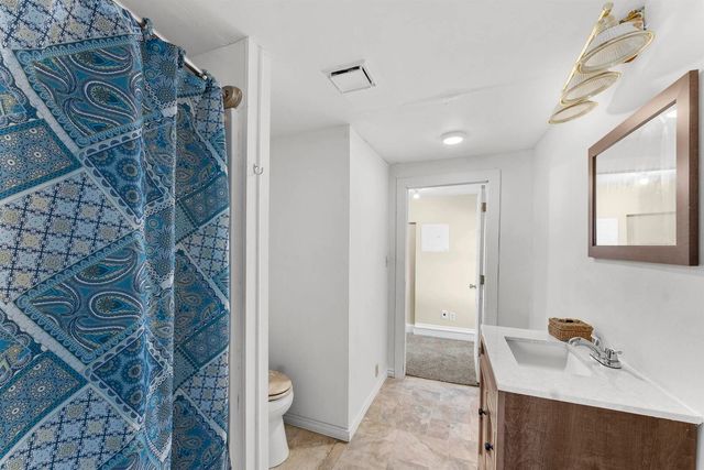 2202 Pershing Boulevard, Clinton, IA 52732