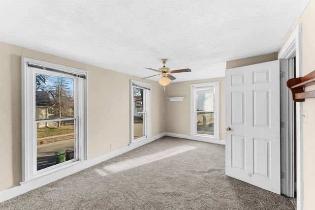 2202 Pershing Boulevard, Clinton, IA 52732