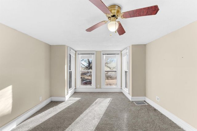 2202 Pershing Boulevard, Clinton, IA 52732