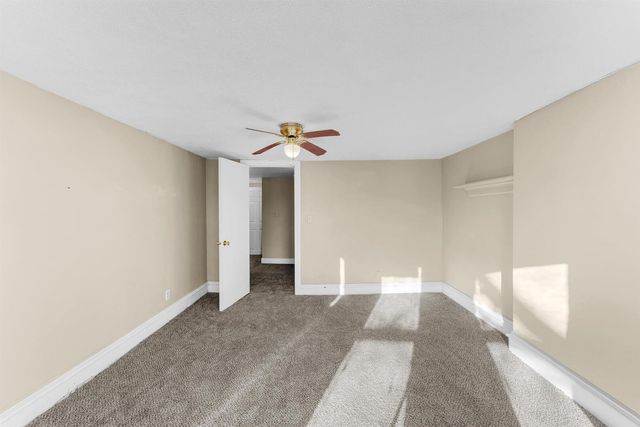 2202 Pershing Boulevard, Clinton, IA 52732