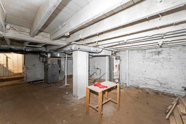 2202 Pershing Boulevard, Clinton, IA 52732