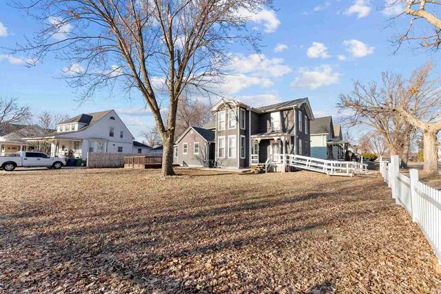 2202 Pershing Boulevard, Clinton, IA 52732