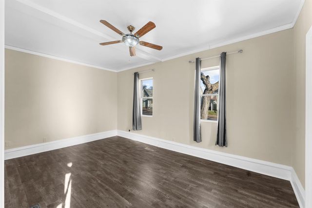 2202 Pershing Boulevard, Clinton, IA 52732