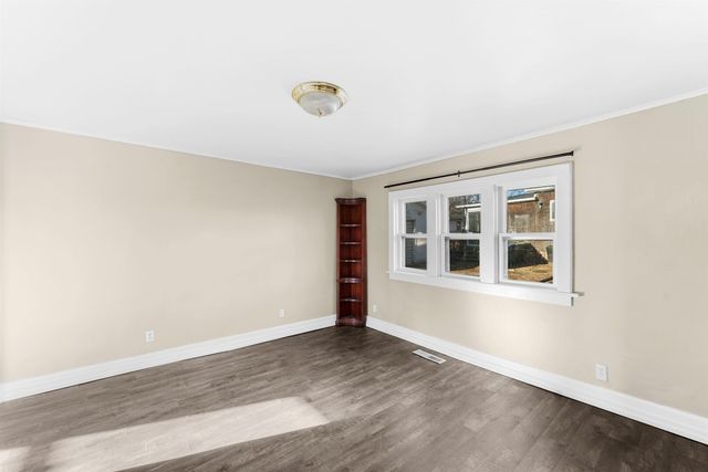 2202 Pershing Boulevard, Clinton, IA 52732