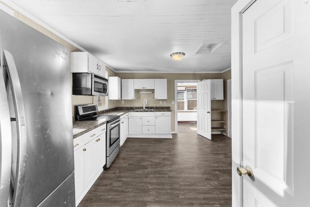 2202 Pershing Boulevard, Clinton, IA 52732