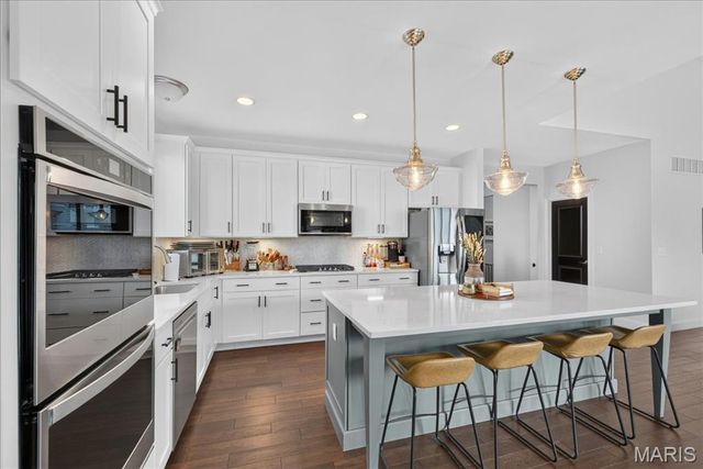 16955 Pine Summit Drive, Chesterfield, MO 63005