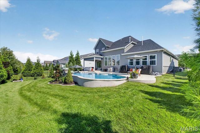 16955 Pine Summit Drive, Chesterfield, MO 63005
