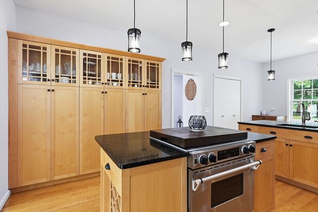 20 Raymond Cir, Westfield, MA 01085