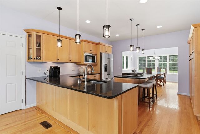 20 Raymond Cir, Westfield, MA 01085