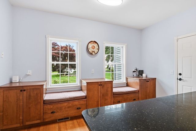 20 Raymond Cir, Westfield, MA 01085