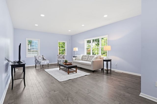 20 Raymond Cir, Westfield, MA 01085