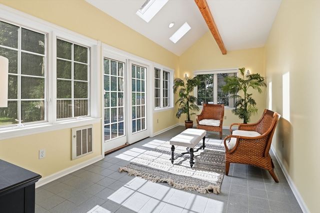20 Raymond Cir, Westfield, MA 01085