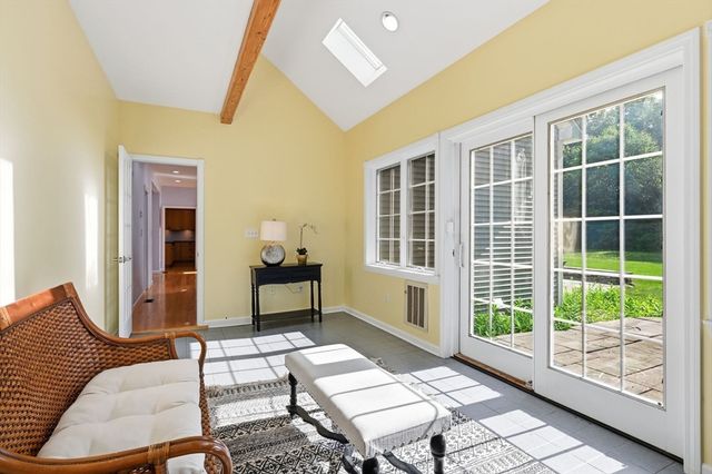 20 Raymond Cir, Westfield, MA 01085