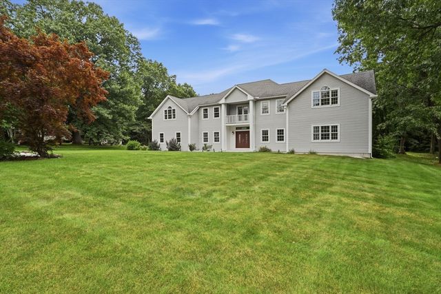 20 Raymond Cir, Westfield, MA 01085