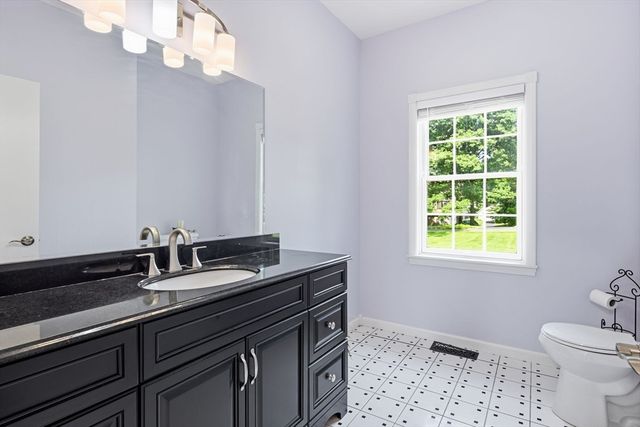 20 Raymond Cir, Westfield, MA 01085