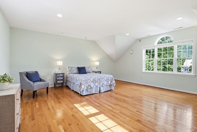 20 Raymond Cir, Westfield, MA 01085