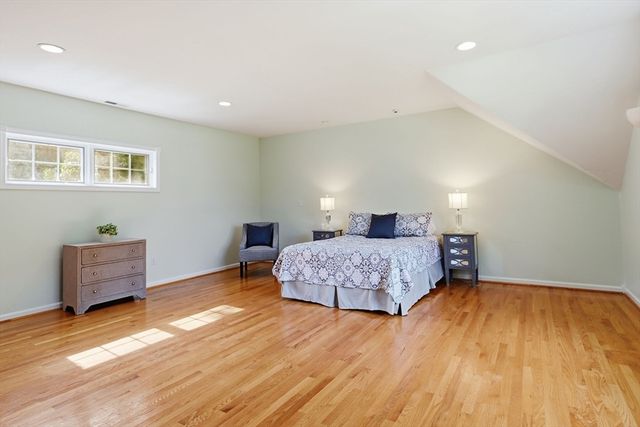 20 Raymond Cir, Westfield, MA 01085