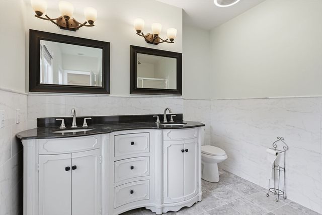 20 Raymond Cir, Westfield, MA 01085