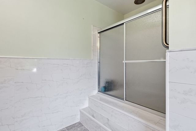 20 Raymond Cir, Westfield, MA 01085