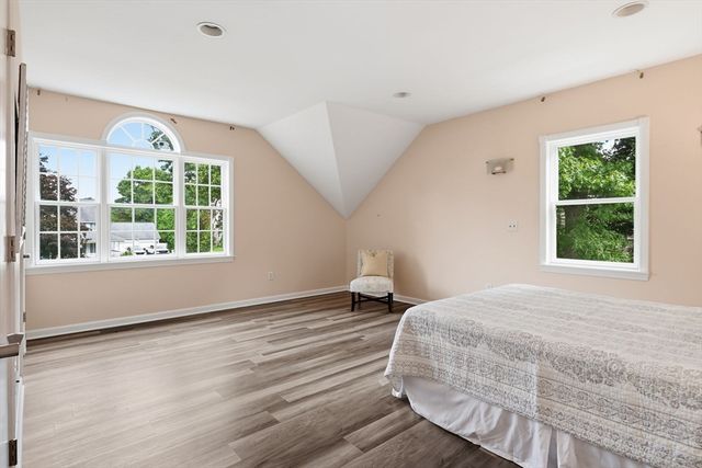20 Raymond Cir, Westfield, MA 01085