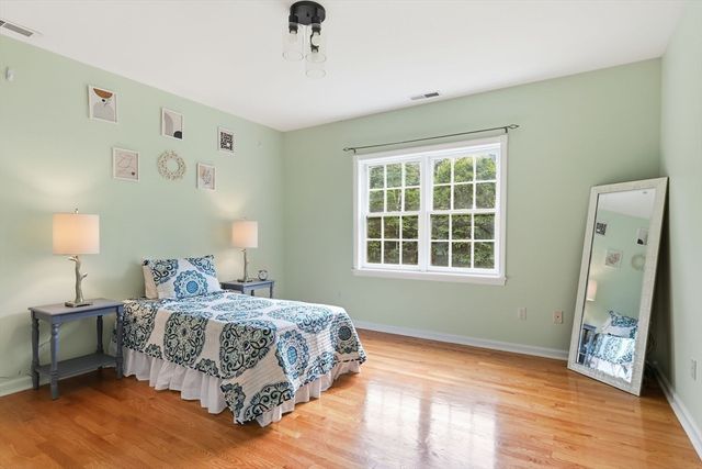 20 Raymond Cir, Westfield, MA 01085