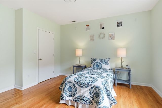 20 Raymond Cir, Westfield, MA 01085