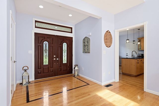 20 Raymond Cir, Westfield, MA 01085