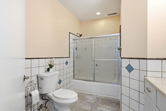 20 Raymond Cir, Westfield, MA 01085