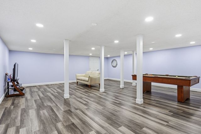 20 Raymond Cir, Westfield, MA 01085