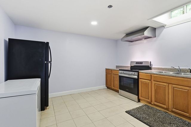 20 Raymond Cir, Westfield, MA 01085