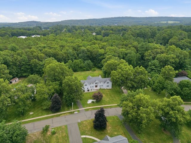 20 Raymond Cir, Westfield, MA 01085