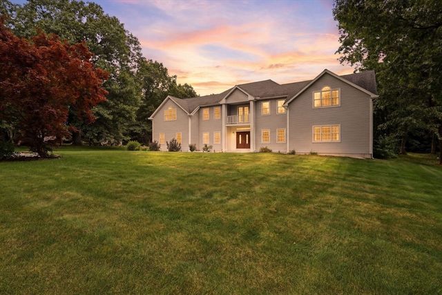 20 Raymond Cir, Westfield, MA 01085