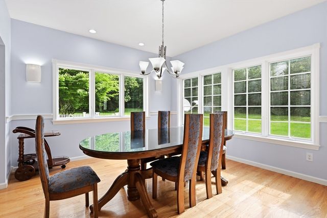 20 Raymond Cir, Westfield, MA 01085